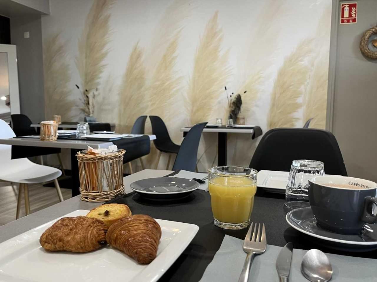 Hotel Best Western La Mare O Poissons Ouistreham Bagian luar foto